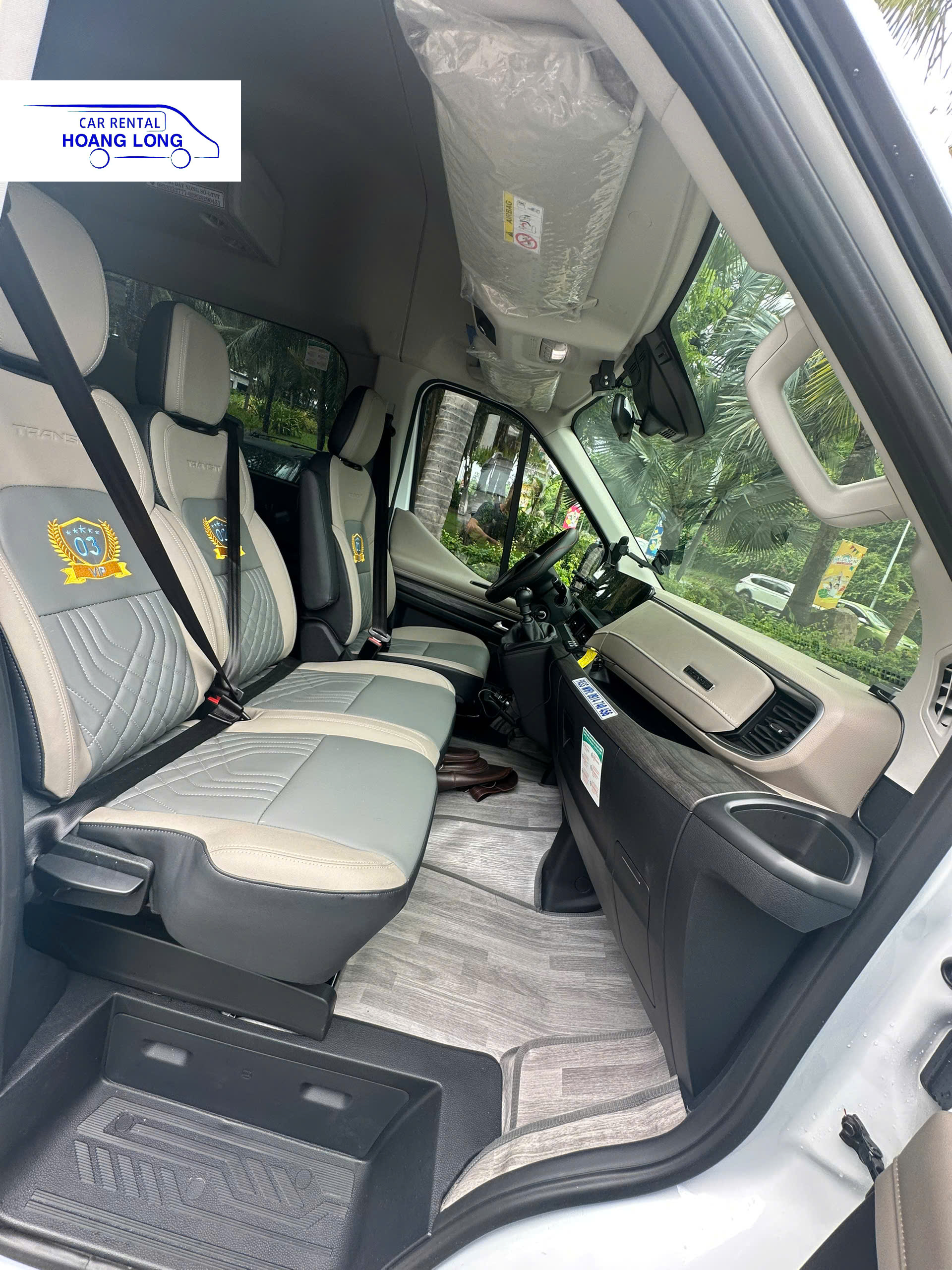 Nội Thất Xe 18 Chỗ Cho Thuê Tại TPHCM